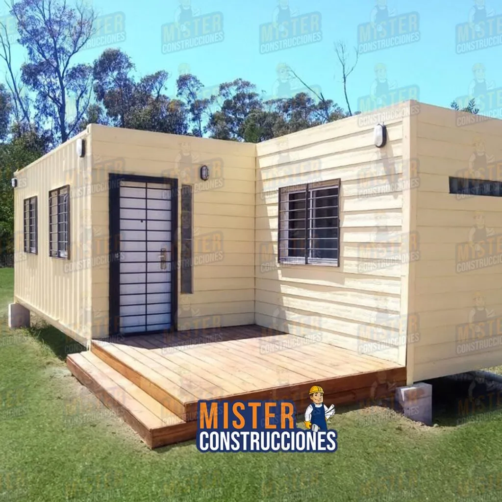 Fachada de casa contenedor con revestimiento de madera, terraza de madera y ventanas con rejas