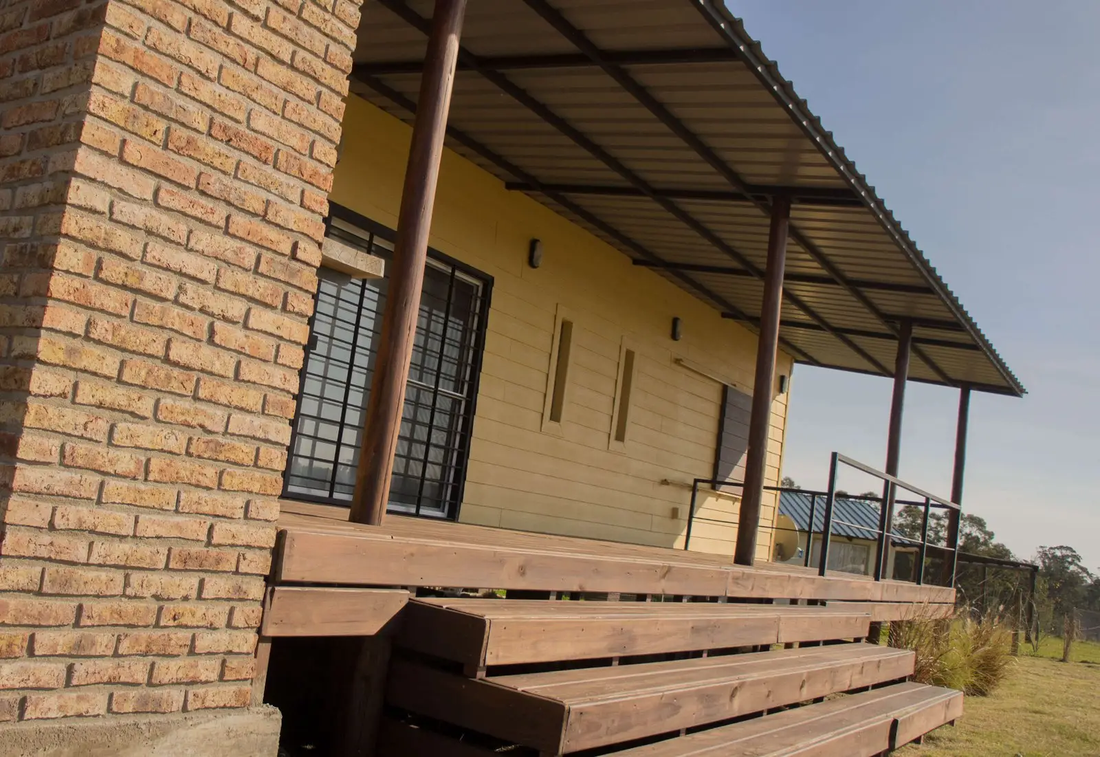 Casa Contenedor Premium 75 m²– 2 baños y deck con parrillero